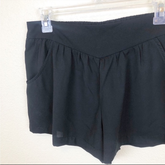 Xhiliration Black Elastic Waist Pocketed High Waisted Shorts - Size Medium - Picture 3 of 6